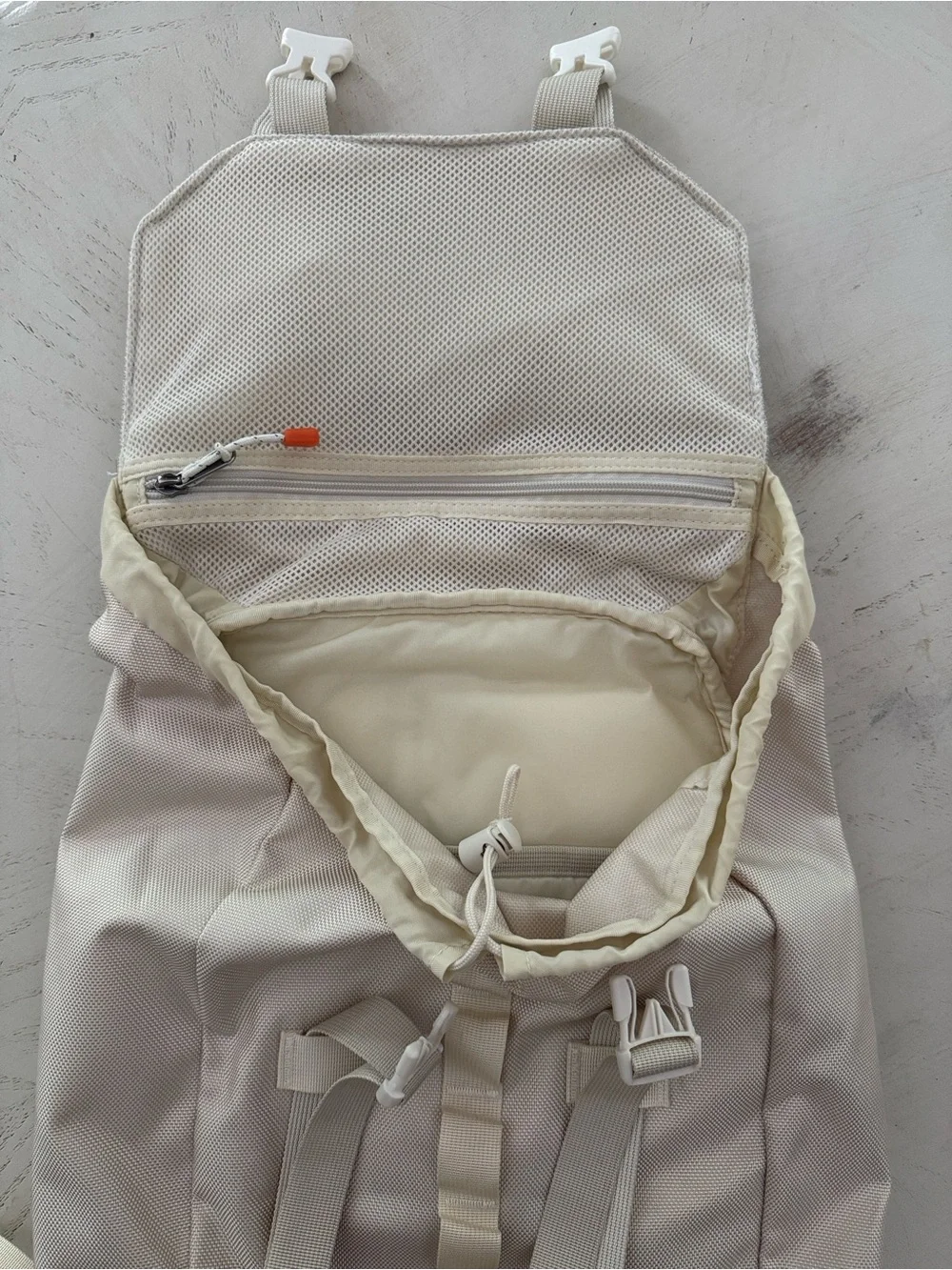 The North Face Lineage Rucksack Versatile Hiking Backpack Beige
